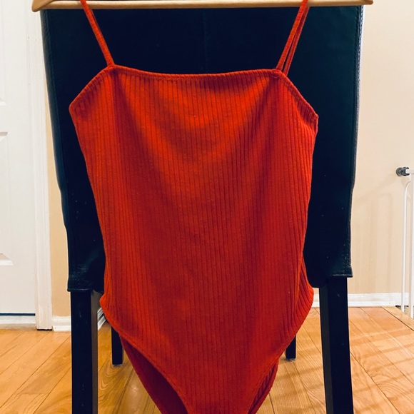 Topshop women's red Bodysuit
Size US 8 - Picture 9 of 16